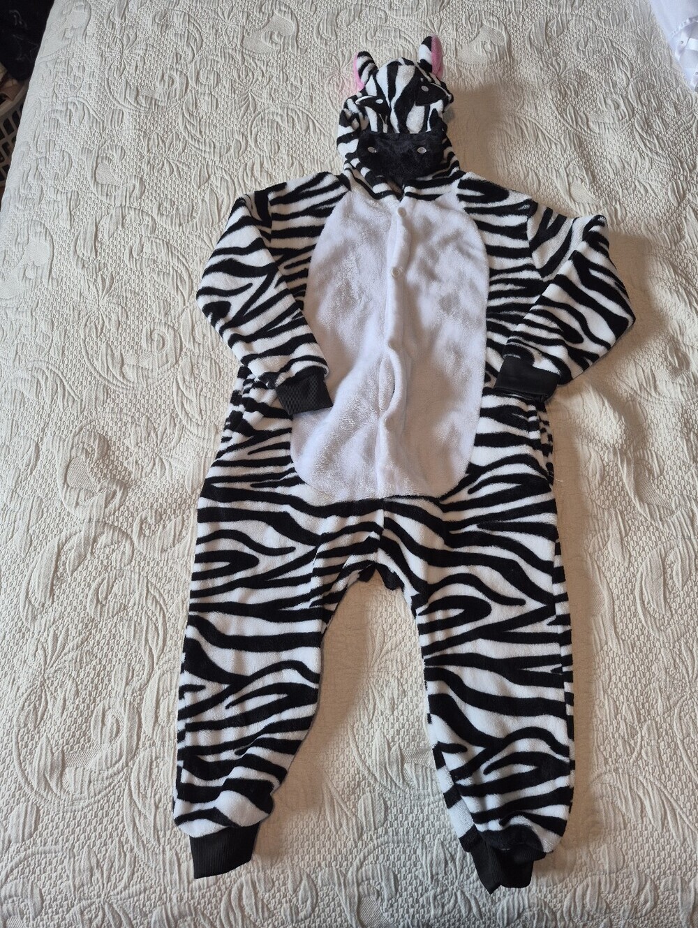 Zebra size 110 or 5 fuzzy lounge suit with zipper back trap door VGUC